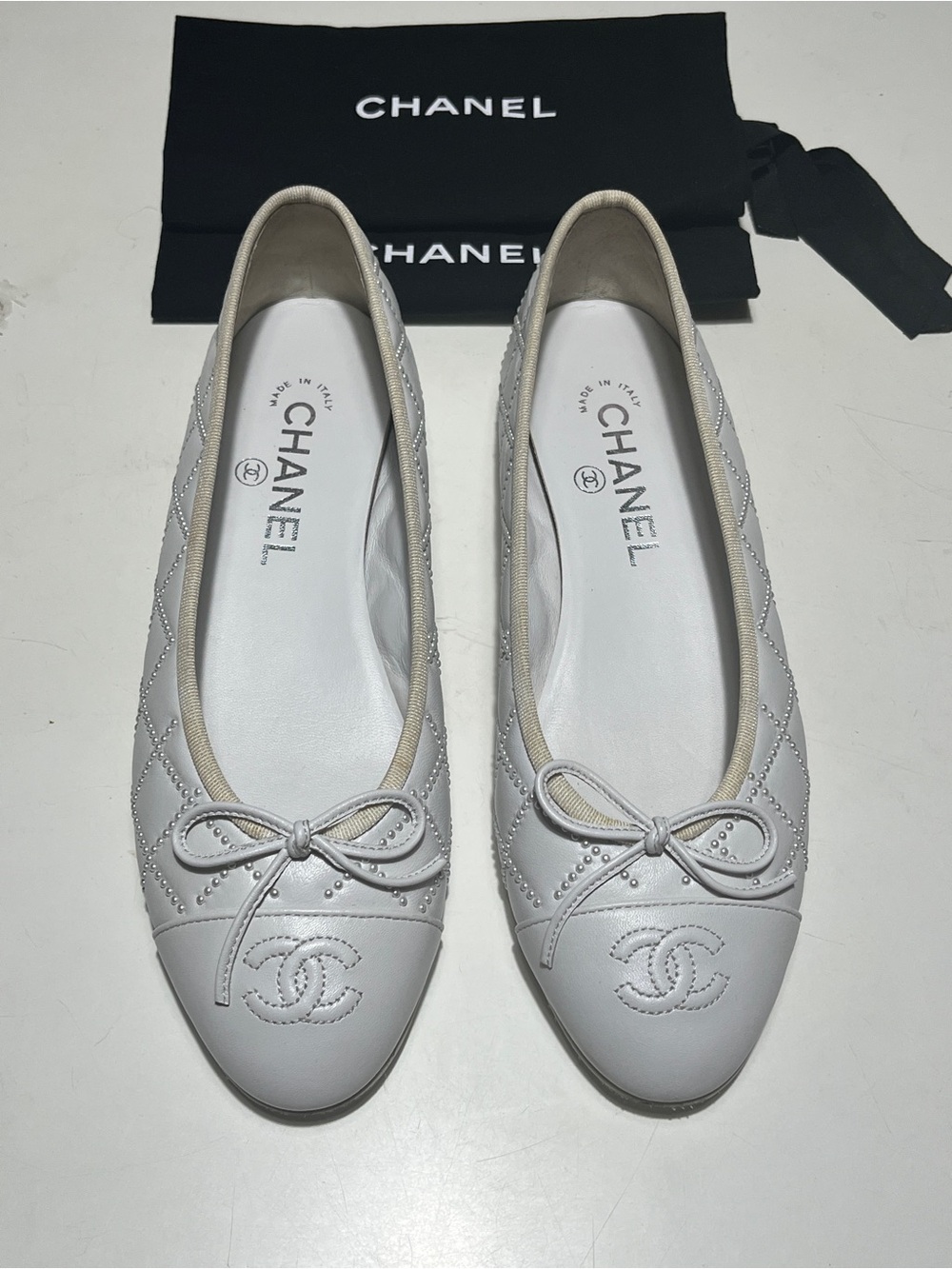 Chanel White pearl Quilted Leather Ballet Flats